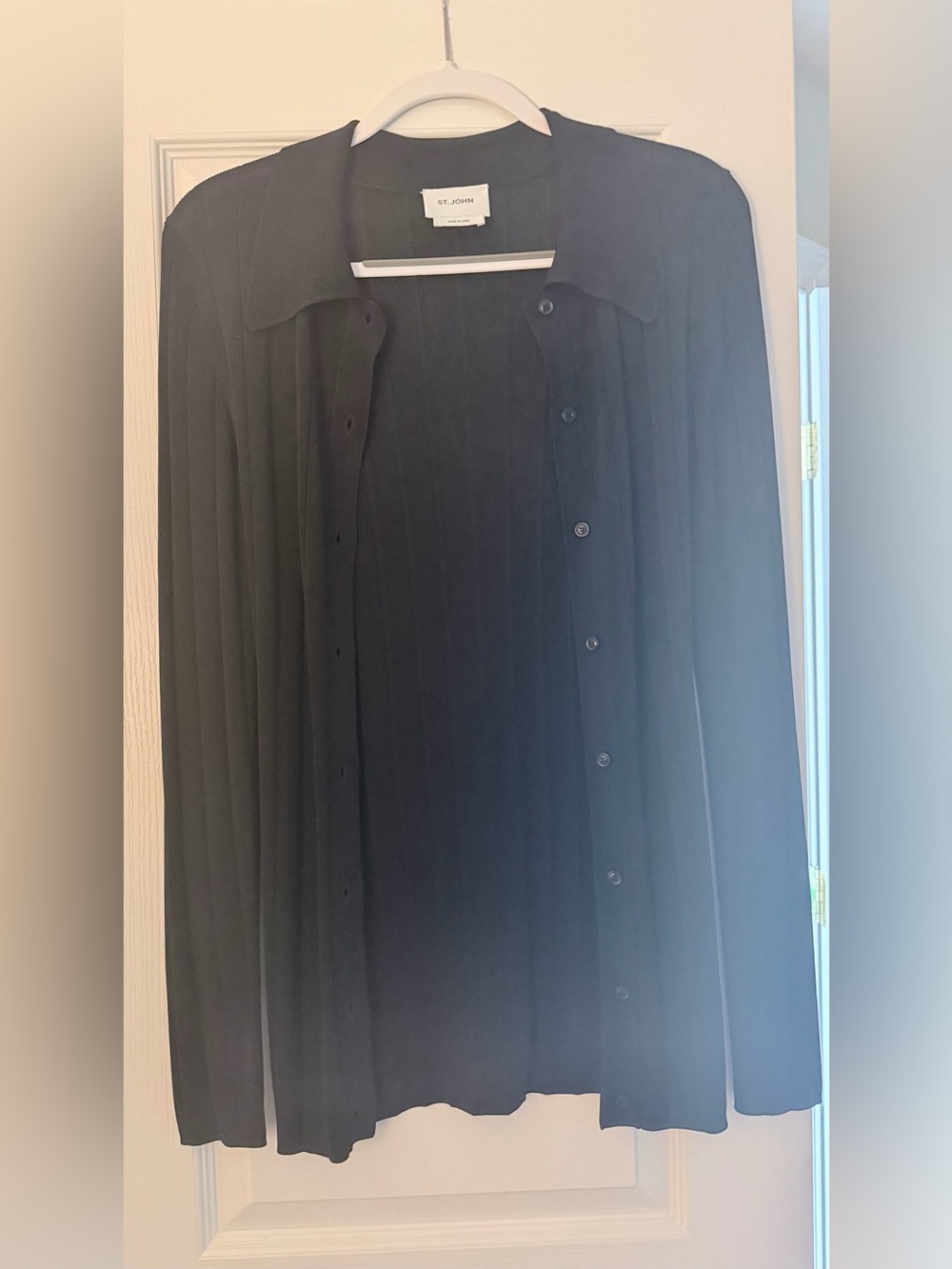St. John Black Ribbed Button-Front cardigan sz small